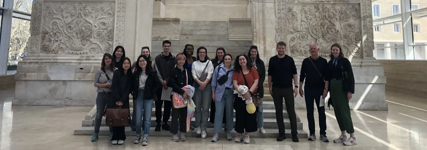 Seminar in front of the Ara Pacis 